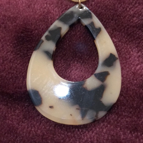 🆕Blonde Tortoise Acrylic Teardrop Earrings - Picture 2 of 4